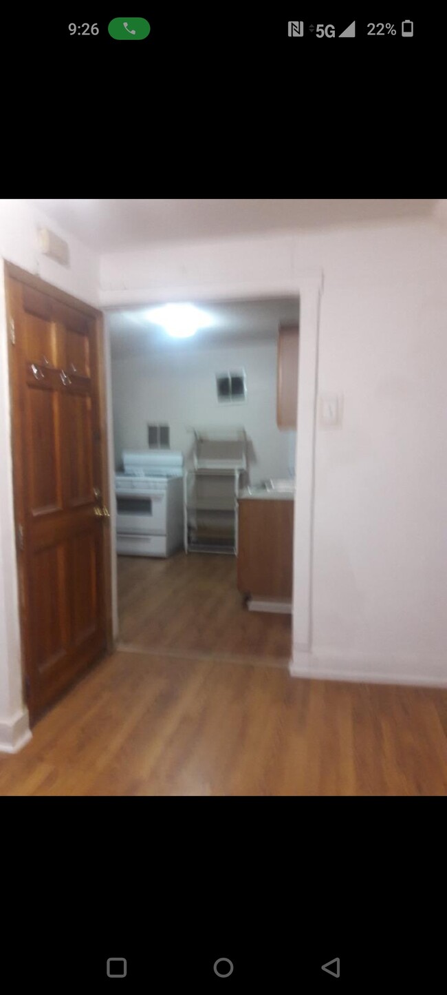 Photo - 3042 W Fletcher St Apartments