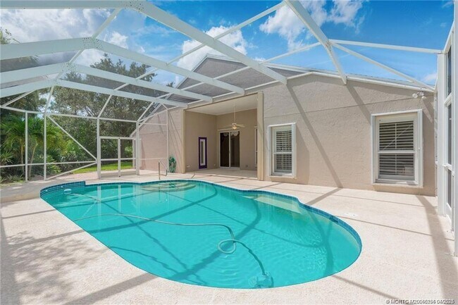 Photo - 376 NW Canna Way
