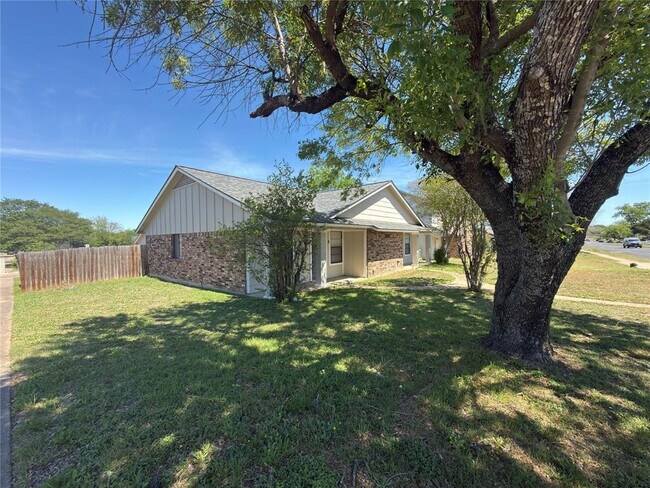 Photo - 1614 W Braker Ln