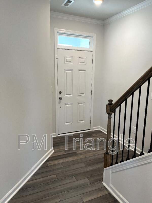 Photo - 5049 Tura St