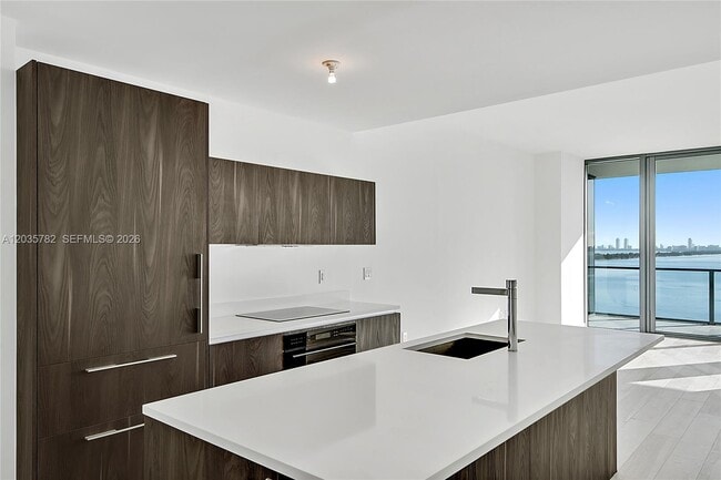 Photo - 480 NE 31st St Unidad 904