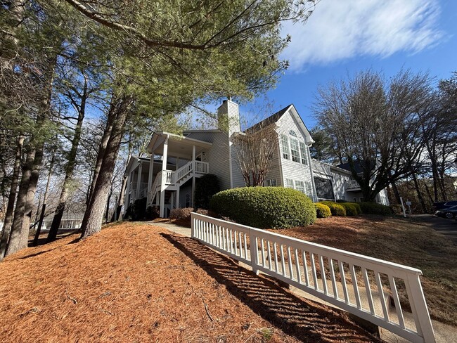 Photo - 671 Balfour Rd