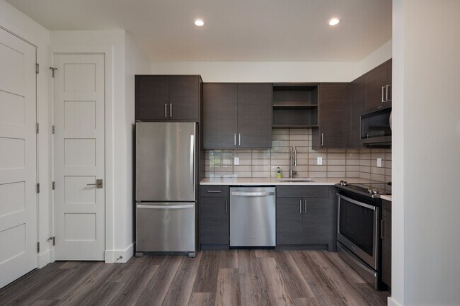 Photo - 75 Highnoon Way