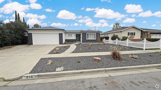 Building Photo - REMODELED 3 Bed 2 Bath Gorgeous home in Pi...