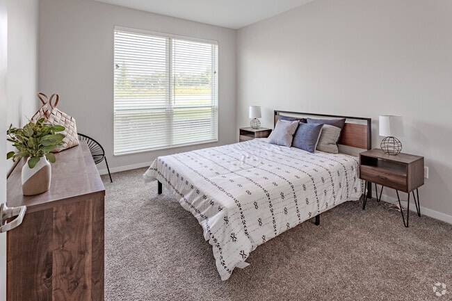 1BR, 1BA - 810 SF - The Crossings at Inver Woods Apts & Townhomes