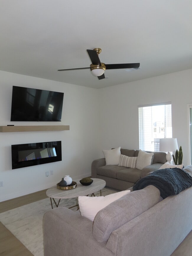 Photo - 2004 S Razorback Rd