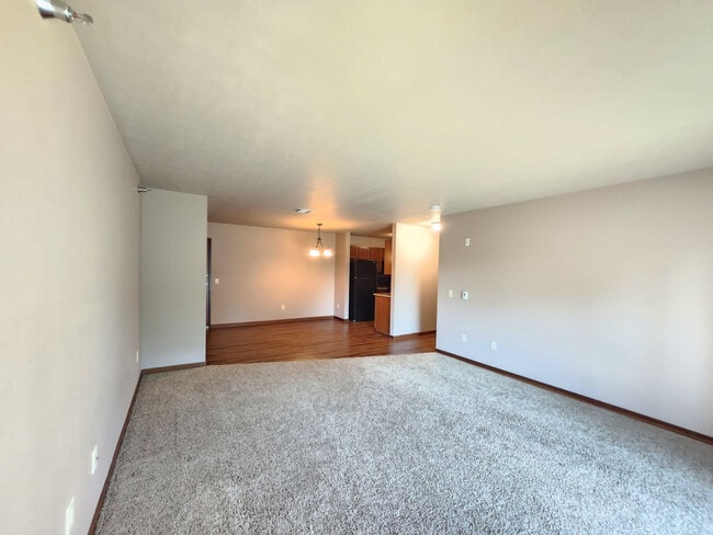 PRAIRIE POINTE APARTMENTS