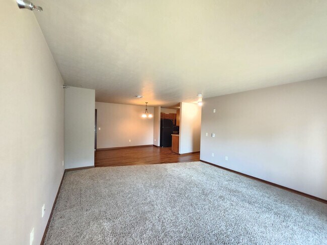 Photo - PRAIRIE POINTE APARTMENTS