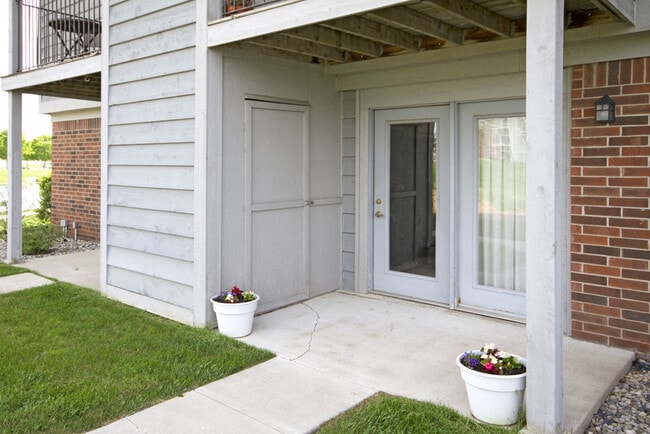 Photo - Dupont Lakes Apartments