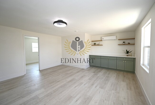 Photo - 1584 N Carruth Ave