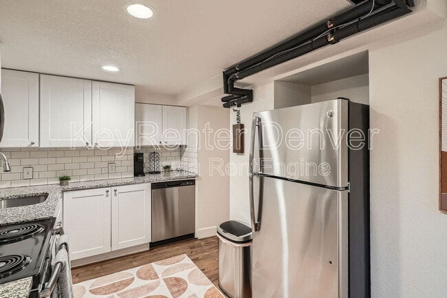 Photo - 682 N Clarkson St