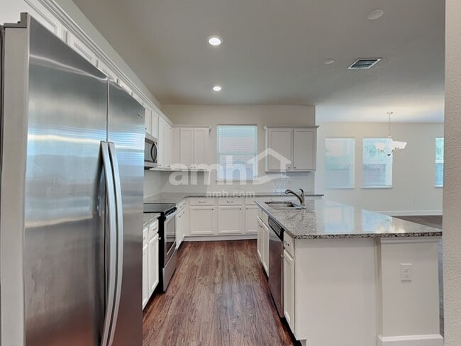 Photo - 2043 Pirie Pl