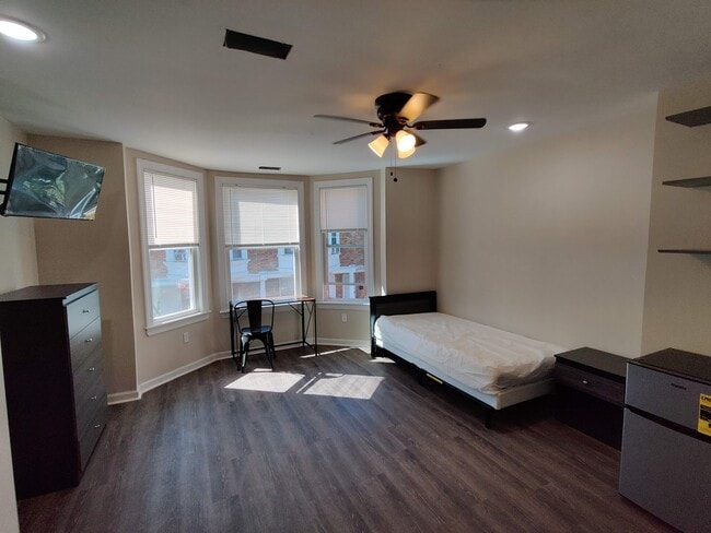 Building Photo - 5535 Crowson St Unit B1