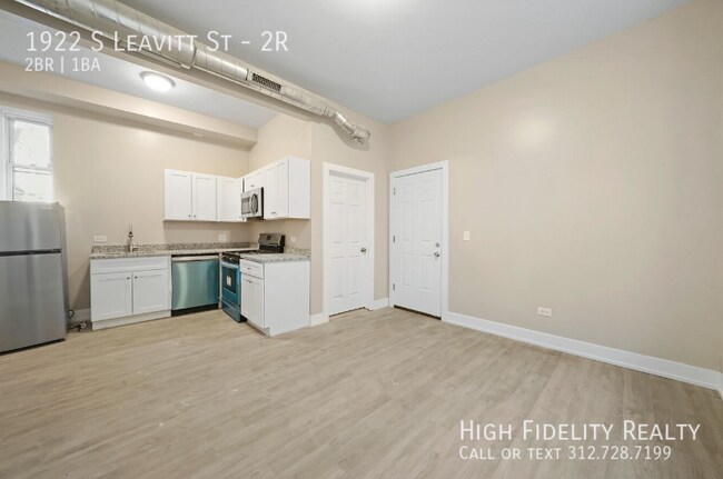 Photo - 1922 S Leavitt St Unit 2R