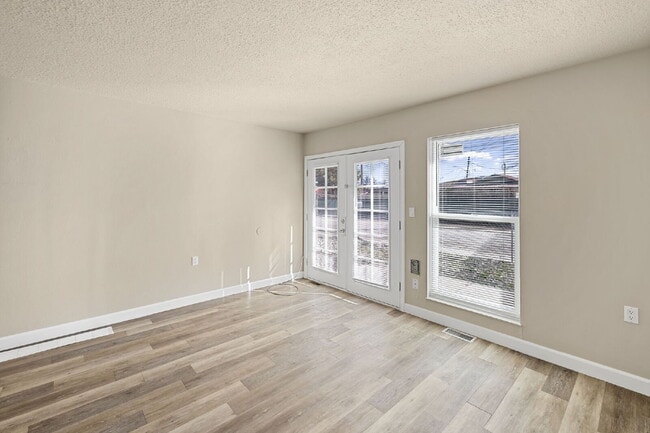 Photo - 404 Sunny Ln