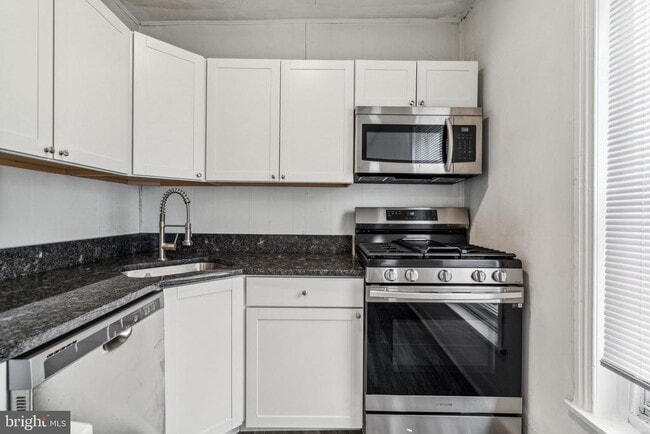 Photo - 270 Dupont St