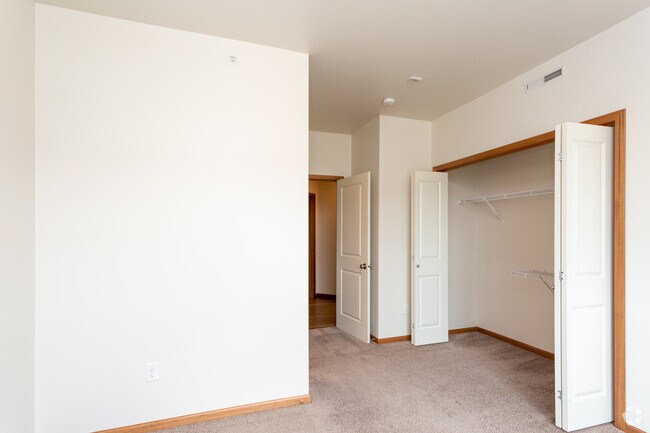 2BR, 2BA - 903 SF - Bedroom - Willow Ridge