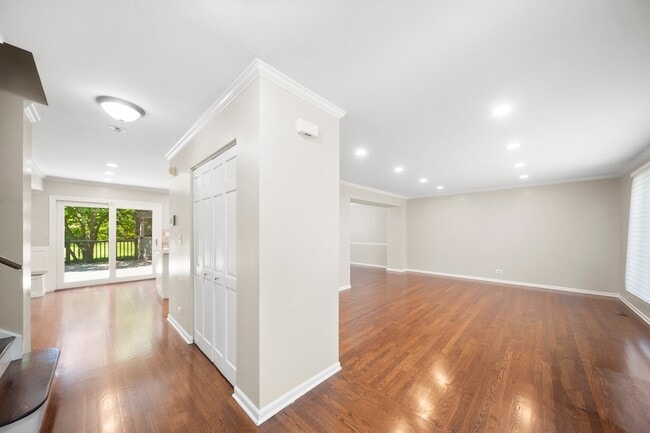 Photo - 310 Chesterfield Ln