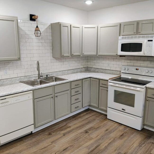 Building Photo - 154 High Forest St Unit 158C