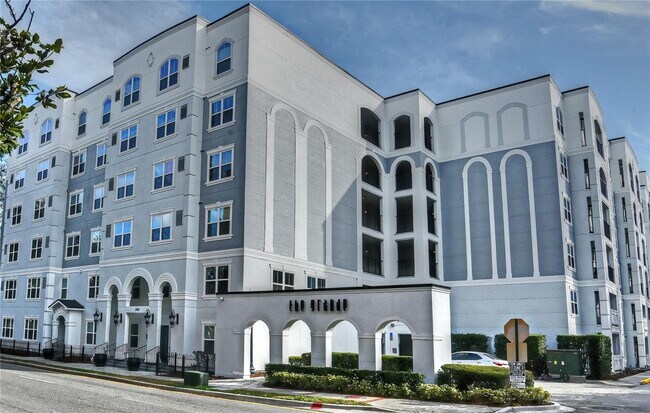 Building Photo - 202 E South St Unit 4049