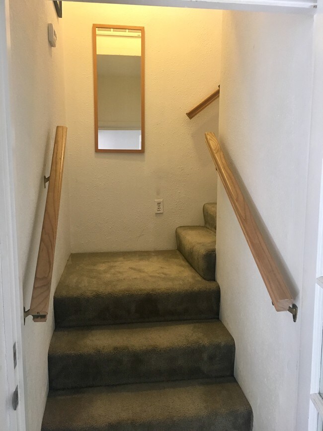 Upstairs part 1 - 2723 Veteran Ave Unit Guesthouse