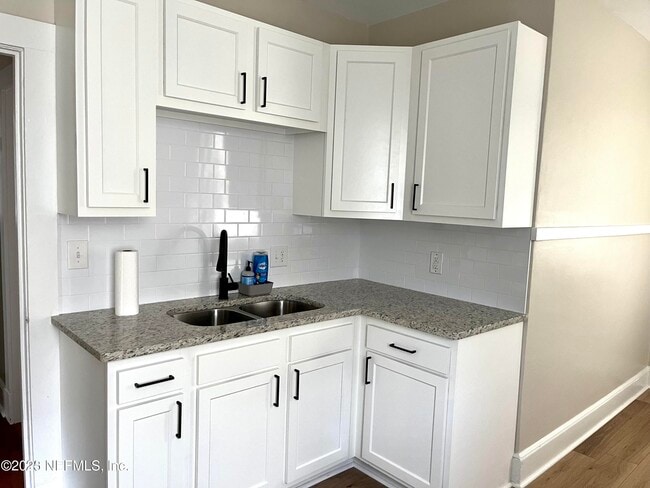 Photo - 1556 Dancy St