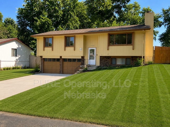 Photo - 15229 Y St