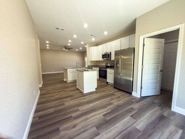 Photo - 6637 Water St