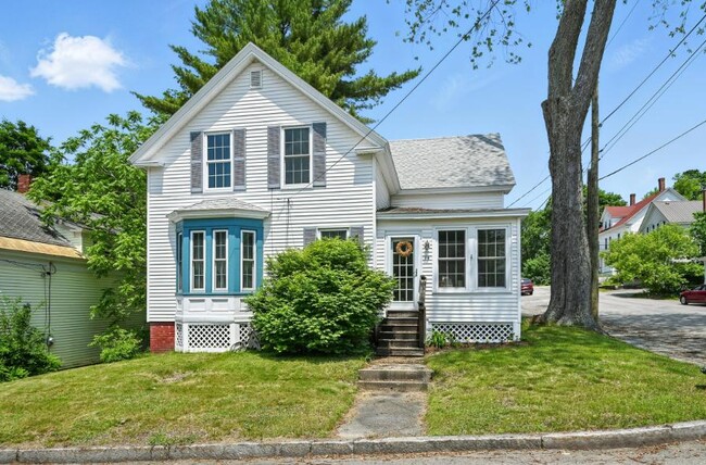 Building Photo - 14 Maple St