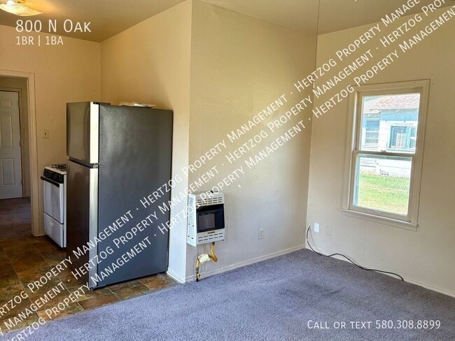 Photo - 800 N Oak-