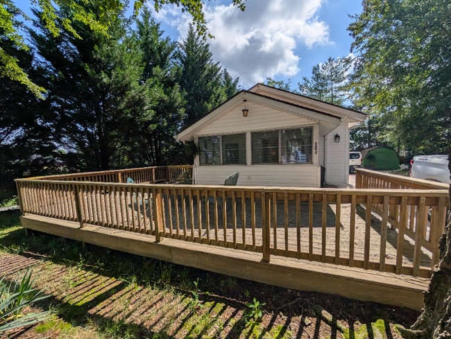 Building Photo - 604 Yarborough St