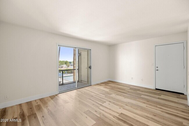 Photo - 740 W Elm St Unit 207