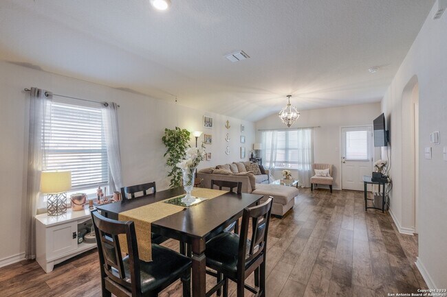 Photo - 13129 Needle Grass