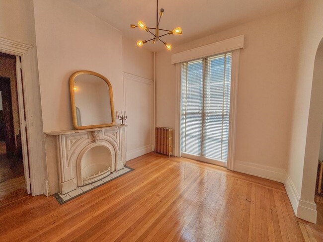 Building Photo - 156 1st St