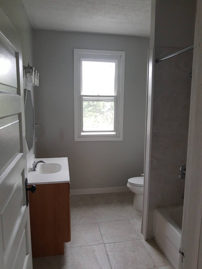 Photo - 428 N Zane Hwy