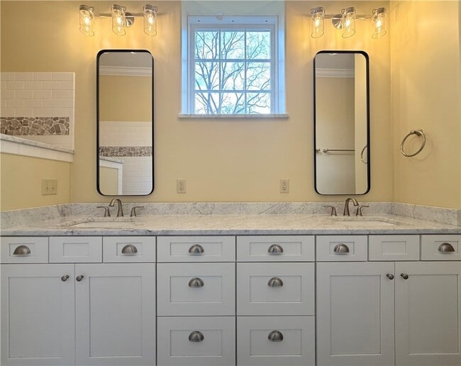 Photo - 1-41C E 8th St