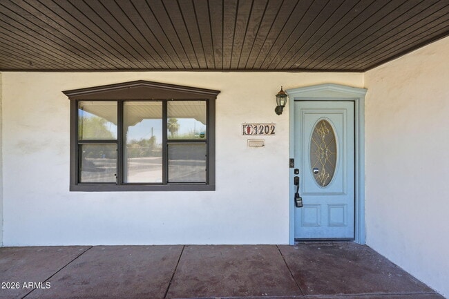 1202 W Amelia Ave