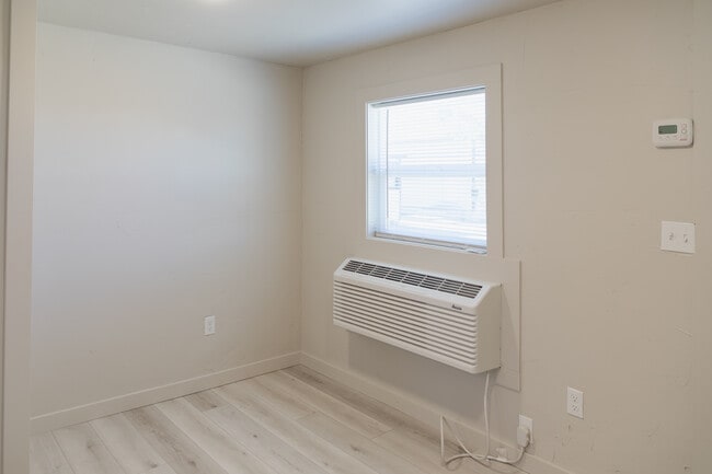 Photo - 425 SE 2nd St