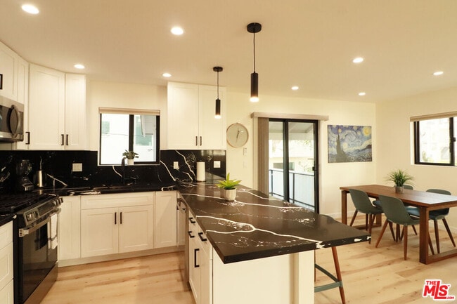 Photo - 918 N San Vicente Blvd