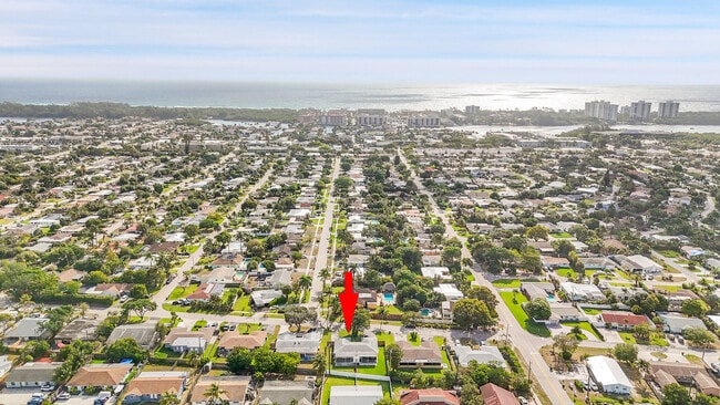 Building Photo - 2821 NE 2nd Ave