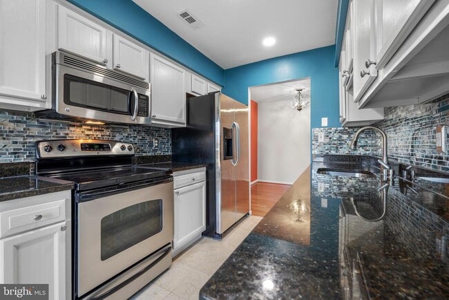 Photo - 11321 Halethorpe Terrace Unidad 205