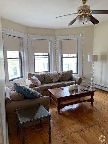 Building Photo - 557 E 6th St Unit 2 Rental