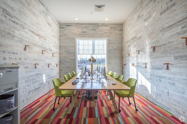 Computer Room - Campus Pointe Kent