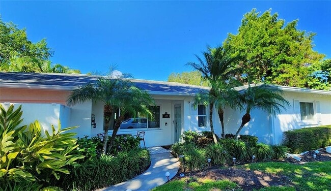 Photo - 329 Bernard Ave