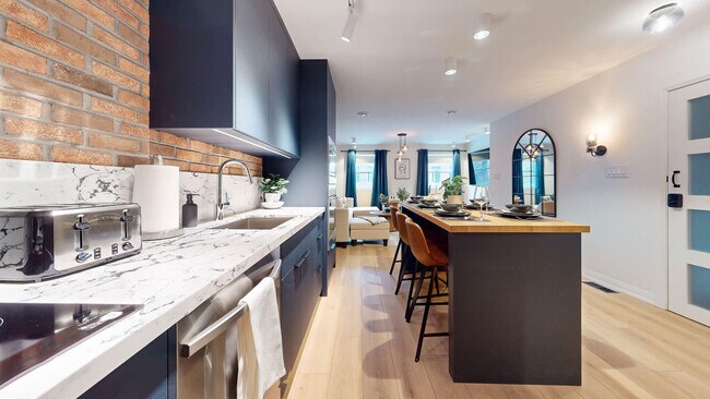 Photo - 1008 Queen St E Unit ID1227122P