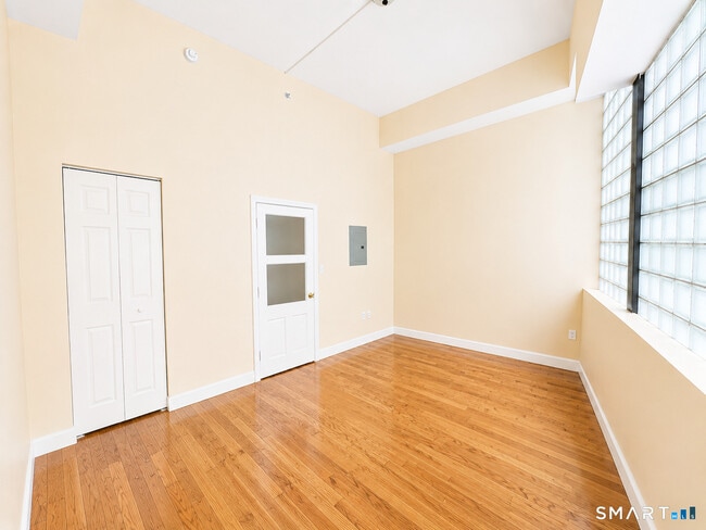 Photo - 105 Bank St Unit 1E