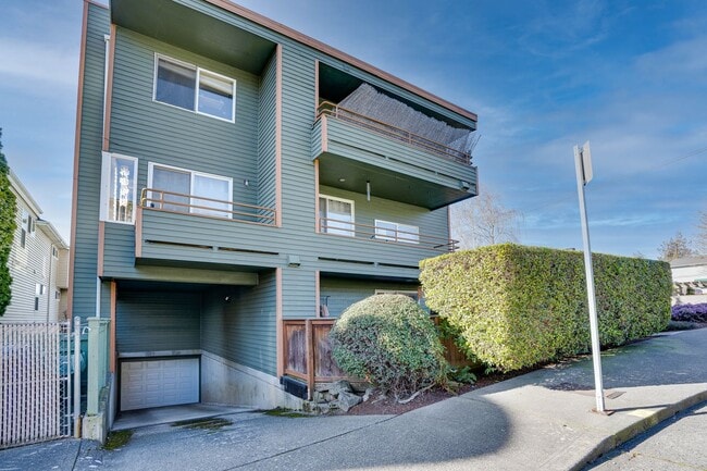 Photo - Quirky 1bd/1.5bth Loft Condo in West Queen Anne, $2,300/mo. Unit 203