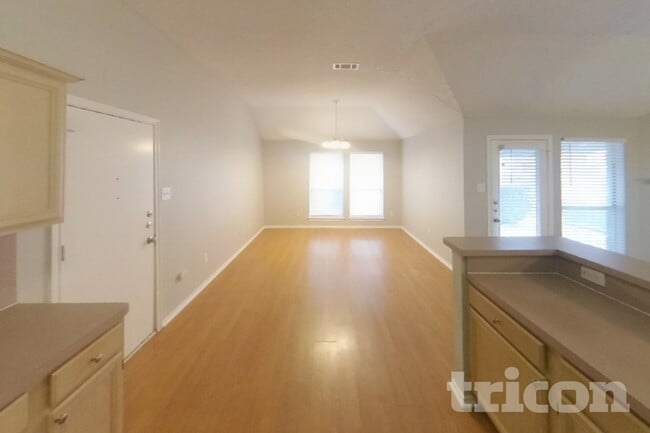 Photo - 1415 Develon Dr