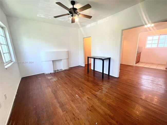 Photo - 1619 Meridian Ave Unidad 4