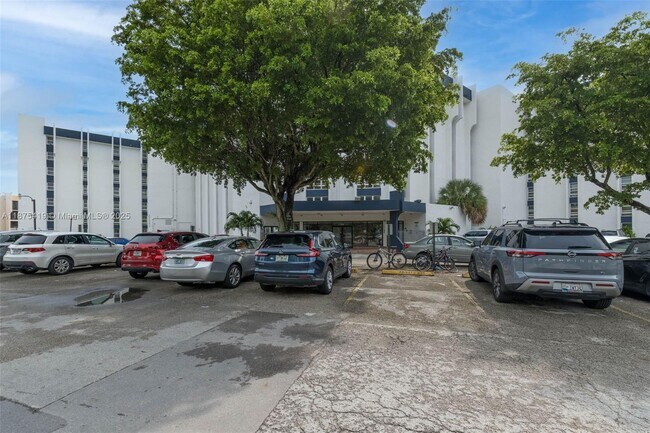 Building Photo - 9682 Fontainebleau Blvd Unit 602 Rental
